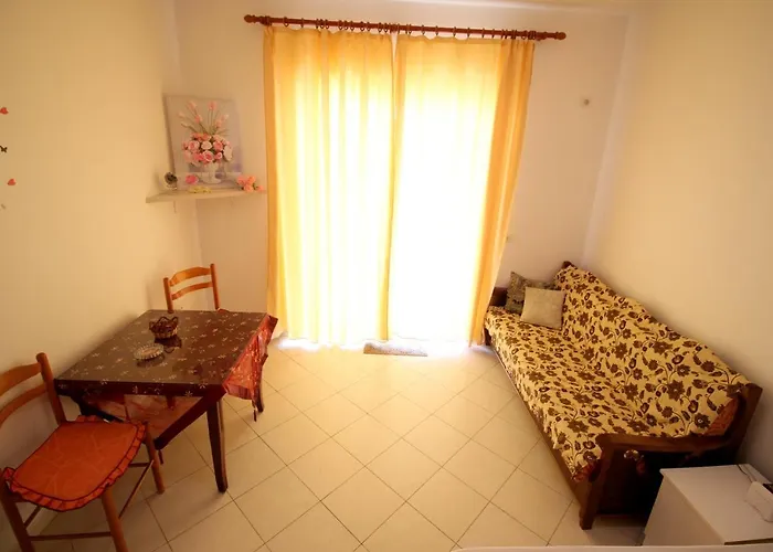 Mona\'S Apartments 1