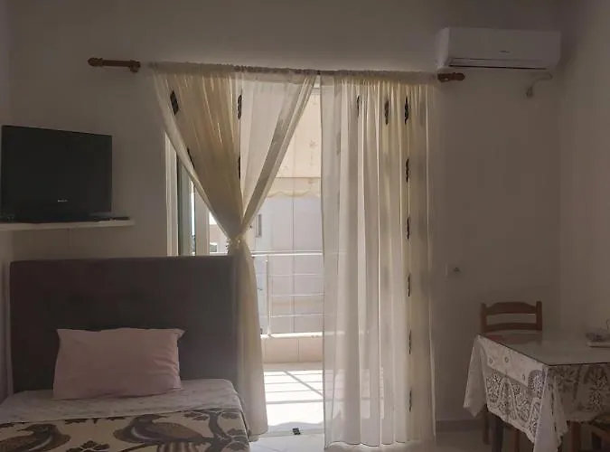 Mona\'S Apartments 1